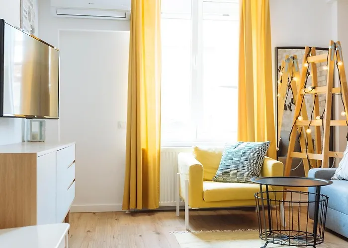 Old Town - Cosy Апартаменти Бухарест