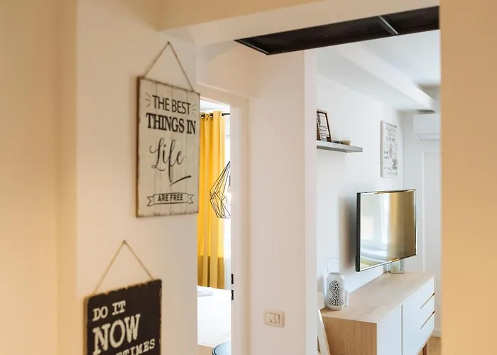 Old Town - Cosy Апартаменти Бухарест